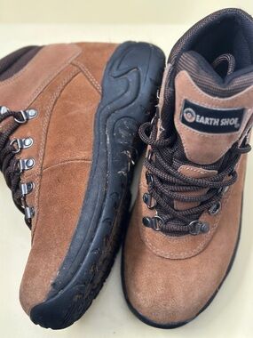 Hiking Boots - Earth Shoe Waterproof Women’s 8 Men’s 6 Brown READ DESCRIP